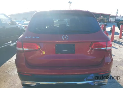 2016 Mercedes-Benz Glc 300 z USA, uszkodzony, nr VIN WDC0G4JB1GF006653